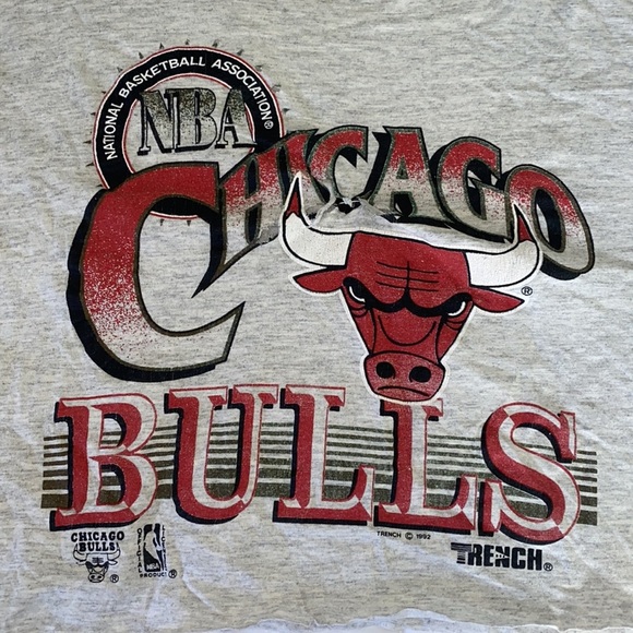 VINTAGE 1992 Chicago Bulls Cropped T-Shirt - Picture 2 of 5